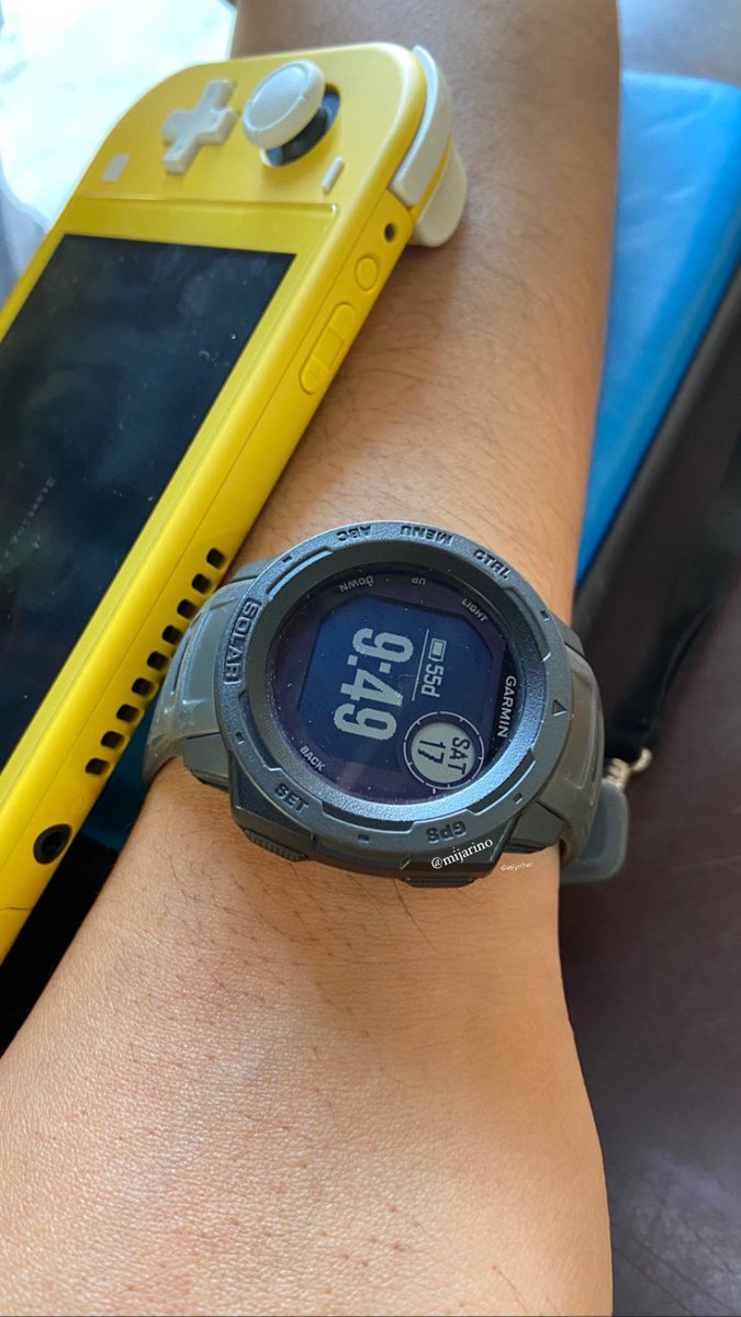 mijarino's tweet image. Jam Garmin ni dah lama berkhidmat untuk aku.

Berbaloi sangat kalau nak bagi hadiah pada diri sendiri/pasangan/suami.

Banyak fungsi best dekat jam Garmin dan boleh customise ikut preference kita.

Alah membeli menang memakai senang cerita.