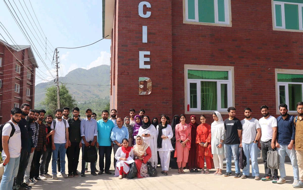 fainalysis's tweet image. Shared my entrepreneurial journey with students at @iustjk in an interaction organised by #CIED. They just need more support from India Inc. Let's help them together as much as we can. They deserve it.

@Rajeev_GoI sir one of the kids here wants to make chips for the country.