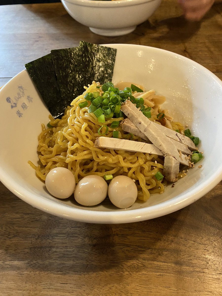 おはようございます☀
昨日は交流会、会食で本当にいろんな刺激を受けました！
人と交流することの重要さを改めて実感
もっと頑張る💪
帰りに油そば食べて帰って満足です😊
今日も一日頑張りましょう！！
#おは戦50617jd