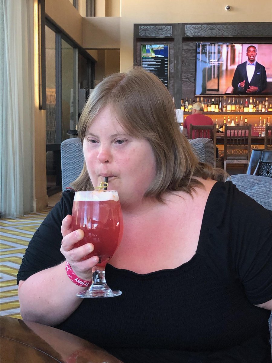 KristinWilli_'s tweet image. #BarSide #fridaynight Dinner🍹
😋😋😋 #CatalinaSunRise