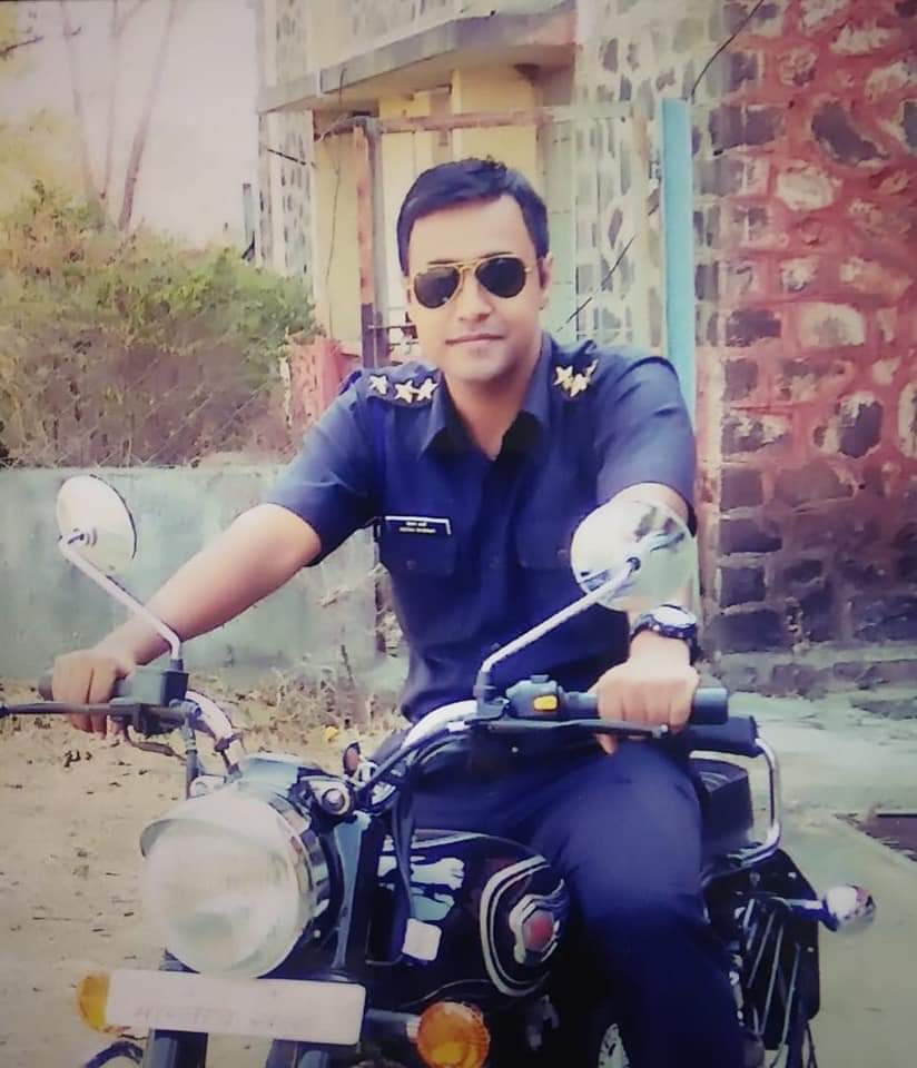 Jaishree_7's tweet photo. Remembering our Hero 
Maj Ketan Sharma 
Sena Medal (P)
19 RR/ 57 Engineer Regiment
on his Balidan Diwas today. 
Only son of his parents, Maj Ketan was inclined towards Army from his childhood. He made Sarvoch Balidan this day in 2019 while fighting terrorists in Anantnag. 
#AmarBalidani