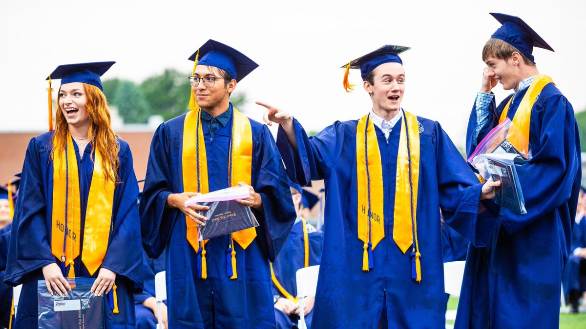 thedayct's tweet photo. Ledyard High School graduates 184 seniors. https://t.co/EbKuKZGk61 https://t.co/BeNDciRwIP