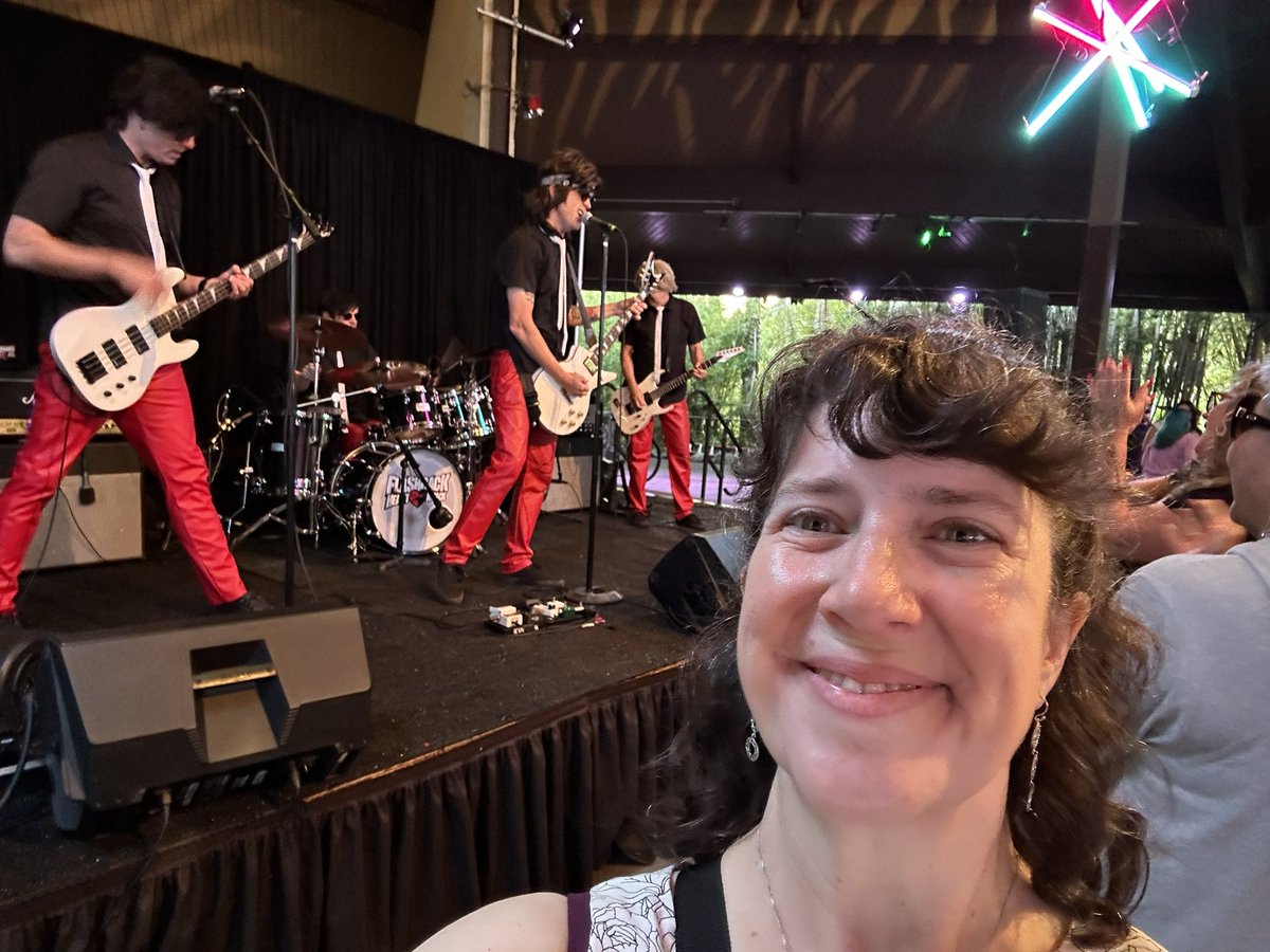 WeirdCombin8n's tweet photo. My second 80s night in 2 weeksβ¦..life is good! @LAZoo #Roaring80sNight @FlashbackHeartA #BIObash @BioscienceLA https://t.co/wu86ULDl7y