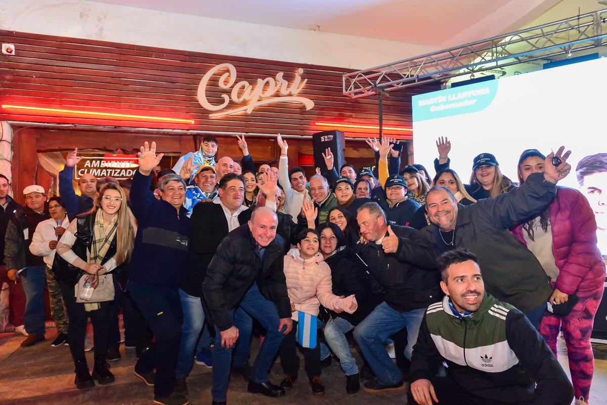 MartinLlaryora's tweet image. ¡Un cálido recibimiento en #Embalse! Me alegran mucho todas las manifestaciones de apoyo, los mensajes y el afecto que expresan en cada acto y actividad que estamos realizando. Tenemos una provincia extensa pero es importante poder estar  en cada lugar compartiendo este momento.