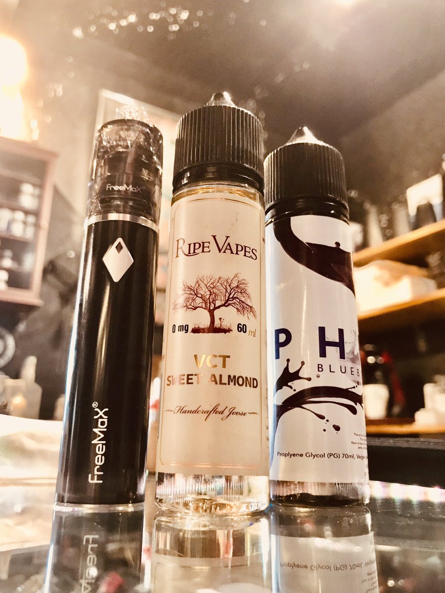 smokeride_gogo's tweet photo. 超〜簡単!FreeMaxGemm80w
使い捨てタンク 2900mAh素晴らしい😁
VCTアーモンドとブルーベリーでJET〜‼️
美味しい笑顔最高ですネ❤️
ありがとう御座いました😊
VAPE電子タバコC.C
越谷市大袋駅東口徒歩2分
070-2332-0069
#vape #vapecc #vape好きな人と繋がりたい #電子タバコ #vct #ripevapes #煙で遊ぶ https://t.co/W0pZBERIrV