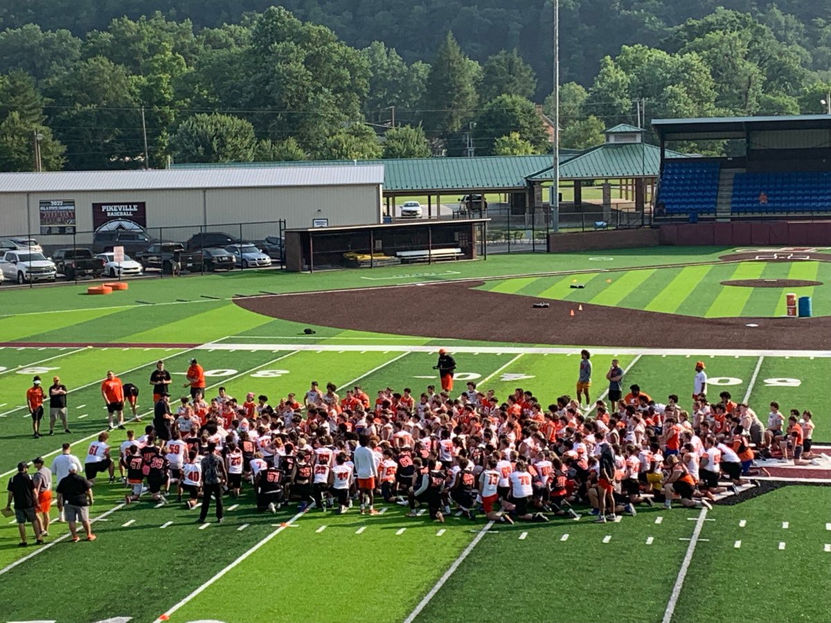 🏈 Camp is in the 📚 Saw a lot of talent tonight! The future is bright for @UPIKEFOOTBALL #FutureBears