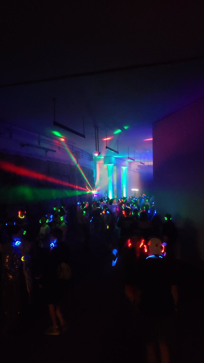 Katnip95352013's tweet photo. #Pride
#silebtdisco #fridaynight #outwithfriends #bigfun https://t.co/DVFksnKAty