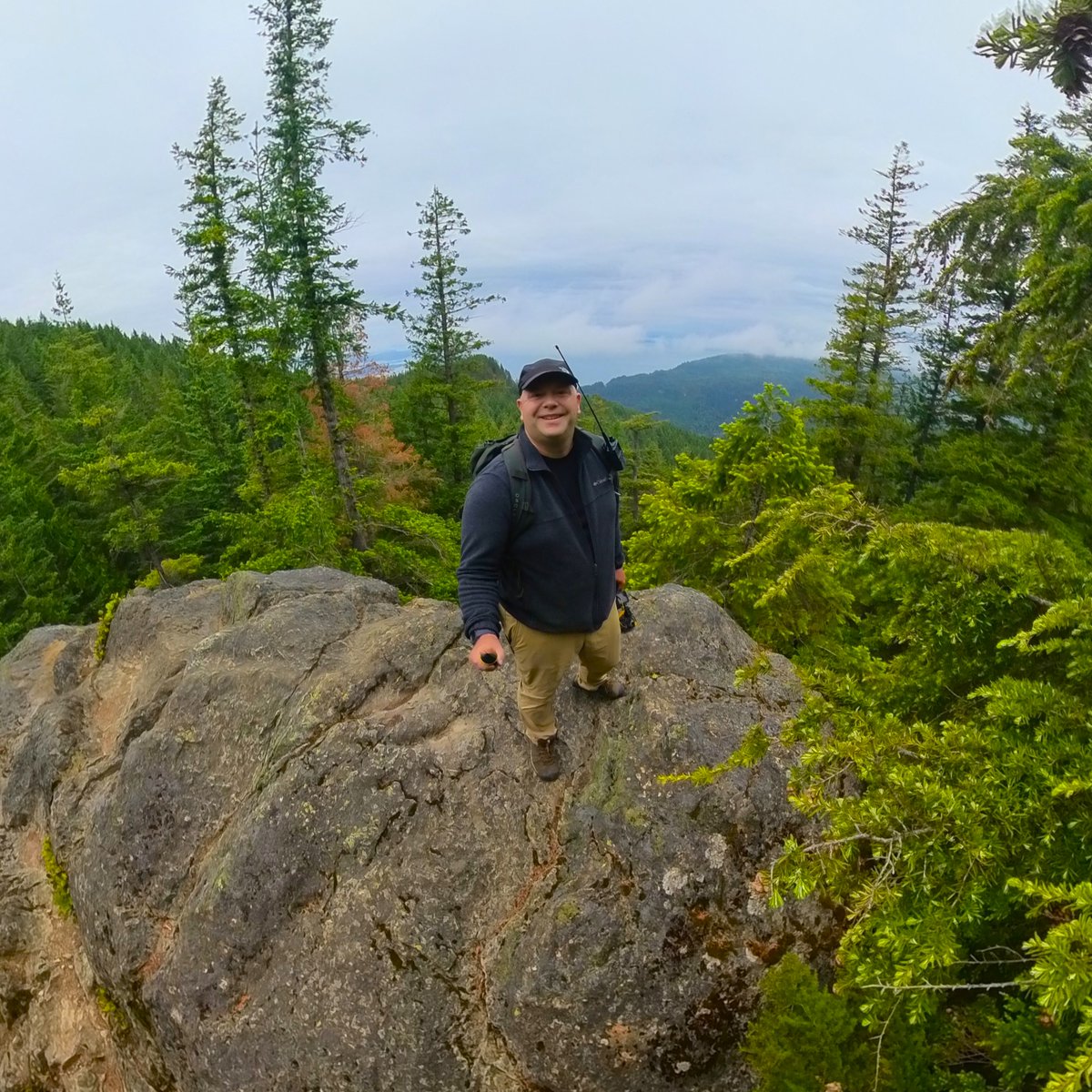 WA7JNJradio's tweet photo. Last day of the long #sota #pota week(7 parks/4 summits), and family back this evening... amazing 7.5 mile 1,421 gain hike today (Fri 6/16) at Samish Overview, North Butte, Oyster Dome, and Chucknut W7W/SK-166 all within K-5566!
#hamradio #kx2 #samish #oysterdome https://t.co/HwsWzzPCUm