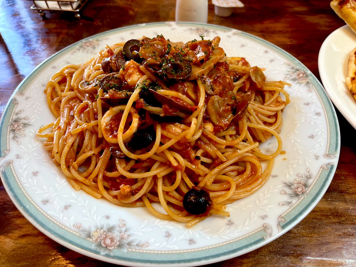 Defence_1031_'s tweet photo. ピザもパスタもめちゃくちゃ美味しい https://t.co/2LWITogm7S