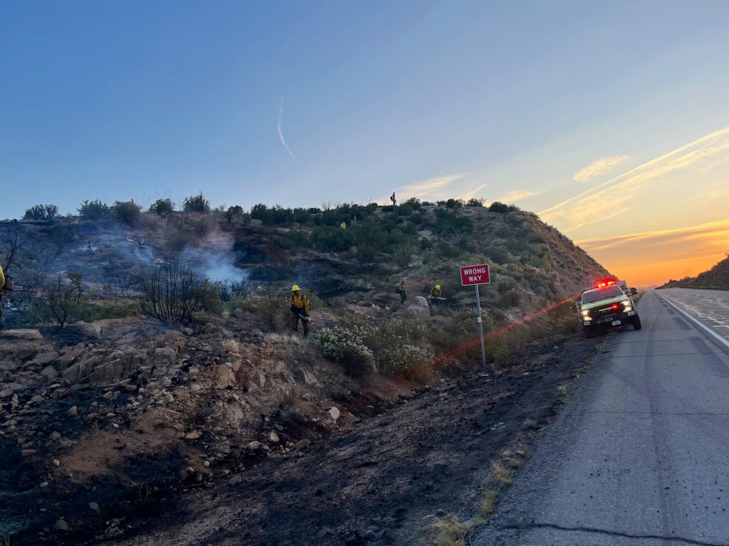 BLMAZFire's tweet photo. CRD - #SkunkFire photos - located S of Wikieup AZ. #AZFire https://t.co/Ar7x2xa18s