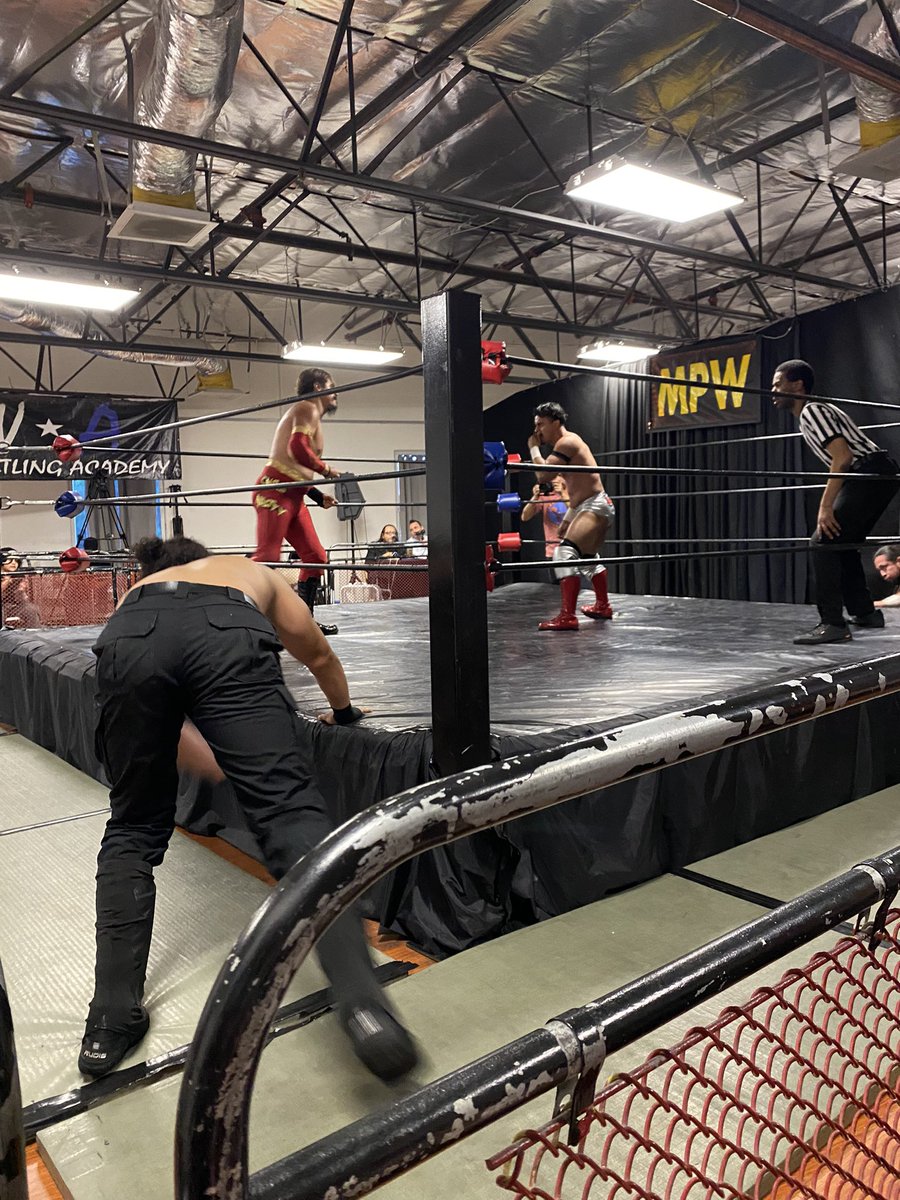 mpwxpress's tweet image. Looks like @leocanedo13 is about to break up a clash between two shooting stars in @HD_DiegoValens &amp;amp; @chrisnastyy_ during this Fatal 4 Way for the @MPW_CA National Title’s #1 contendership!