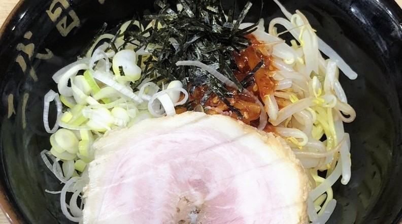 ピリ辛冷しまぜそば＋辛威武４辛は獄激辛ペヤングと同じくらい辛い。＼(^o^)／

#二代目渡来武　#冷　#獄激辛　#夏