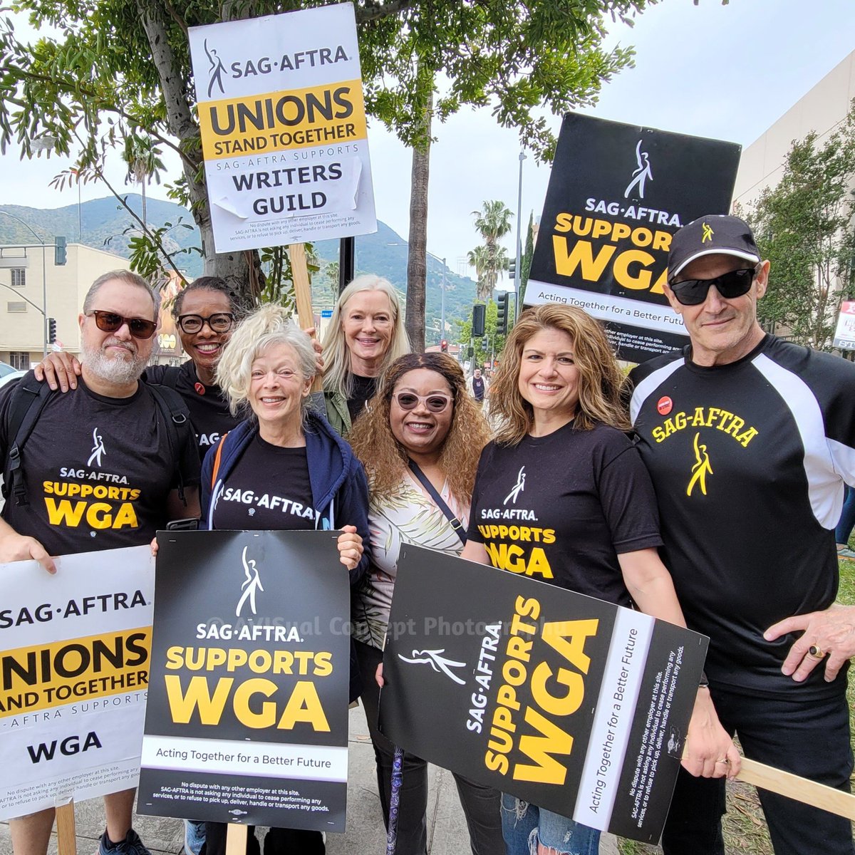 AvisBoone's tweet photo. A great morning @ #warnerbros w/ fellow @sagaftra members @nicolecyrille @caitlindulany @JackMulcahyIII @towandaunderdue #ericgoins @Frances_Fisher @LisaAnnWalter #unionstrong w/ @WGAWest @WGAEast sister union.
#WGAStrong #sagaftramembers #1u #lisaannwalter #abbottelementary https://t.co/SuVlvgf2ji