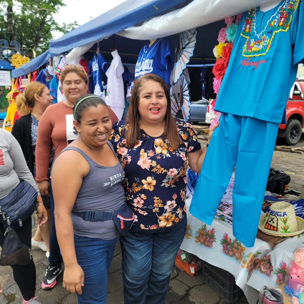 Alcaldía de Masaya en conjunto con Intendencia del Mercado Ernesto Fernández realizaron Feria de Las Cotonas; acompañada de presentación de marimbas, bailes tradicionales y la expresión cultural del Toro Venado El Malinche. 
 En la entrada principal, parada de Taxis 🔴⚫✌🏼