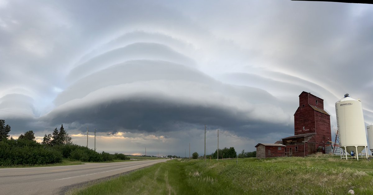 #abstorm east of Tofield 9pm. Massive stack of pancakes.