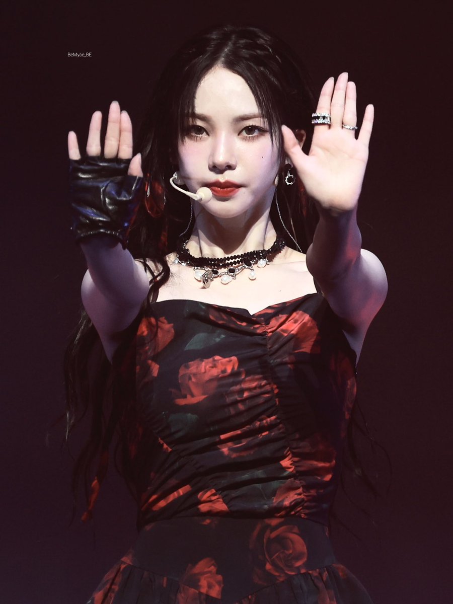 aespaloversclub's tweet photo. #카리나
230616
롯데패밀리콘서트 착장 하의 정보

 ⍣ elfelfelf archives
 ✘ ROSE SKIRT-RED
﹗⃝59,500 won

➔ https://t.co/IGBoiocph5

#에스파 #AESPA #KARINA  #손민수 #정보 #style #fashion #MYWORLD #aespa_MYWORLD
 #aespa_Spicy https://t.co/zxFY3kXXFh