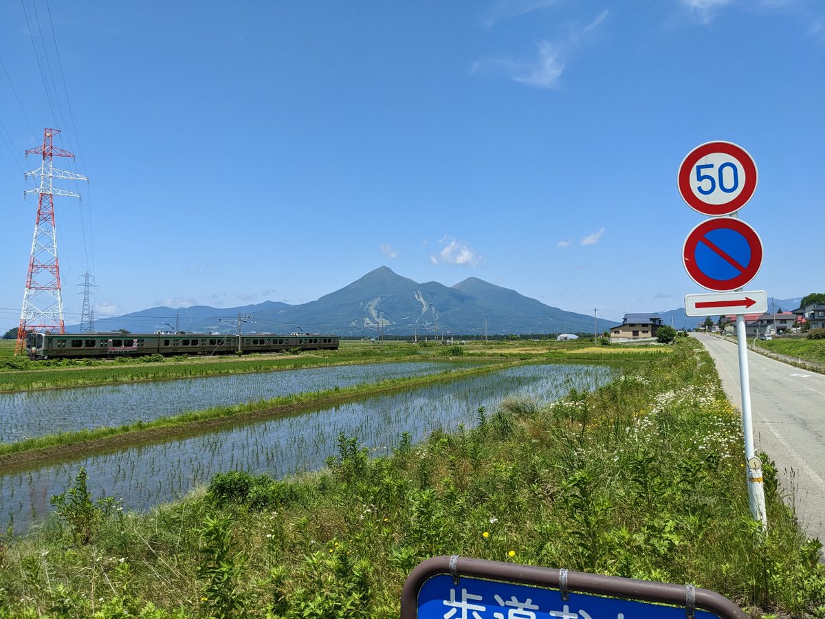 Nihei_S_support's tweet photo. こんにちは、にへい盛一 ＠ 後援会です。

#関戸駅 にて街頭挨拶です🚐
のどかな #田園風景 と、��大な #磐梯山 ⛰️
この素晴らしい町をさらに良くしていきたいとおもっています。
皆様のご支援が必要です📣
よろしくお願いいたします

#にへい盛一
#猪苗代
#猪苗代町
#猪苗代町長選挙 https://t.co/0DZFTE5YOb