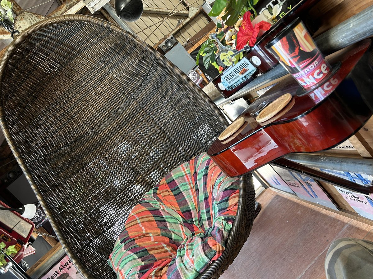 plus_american's tweet photo. ジェットので仕事を兼ねて気まぐれ海カフェ☕️⛱️営業してます。テラスから見るサンセットも最高😀😀夕日百選になっている見たい😀
簡単なドリンク程度のメニューですが浜田省吾さんの曲など聴きながらごゆっくり時間を過ごしてくださいね😀 https://t.co/nFLViJ6yxr