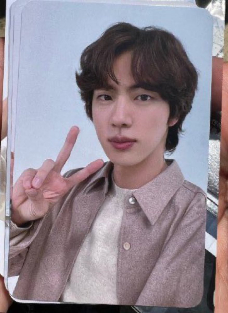 BTS 10th anniversary festa photo card #JIN

Yeah…I’m gonna need this asap in my binder