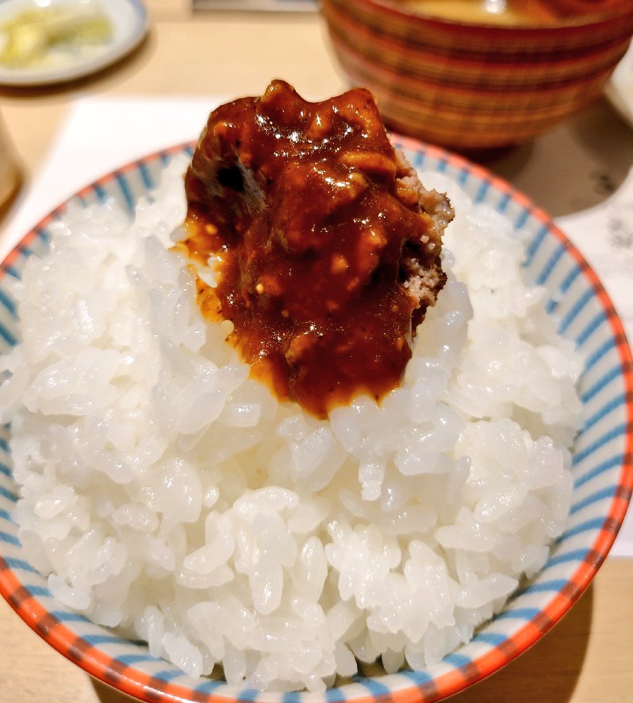 #ハンバーグ嘉 (よし)で #牛タンハンバーグ 食べ比べセット😋

ご飯がツヤツヤでおいしい🍚😋
おかわり多めって言ったらめっちゃ大盛りで来ました😆
新潟米の #つきあかり だそうです😊

#今日のひらなしー飯
#今日のらなやさい
#海月らな
#LinQ
#FANTASTICWORLD