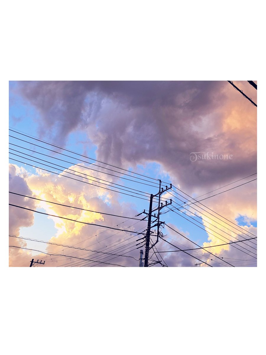 Tsukinone_824's tweet photo. ♱⋰ ⋱✮

　　　なんでもない空が
　ただただ素敵だったから…

　　　　　　　　　　　　✮⋰ ⋱♱
#photography 🌜 https://t.co/FzNwdL9FaT