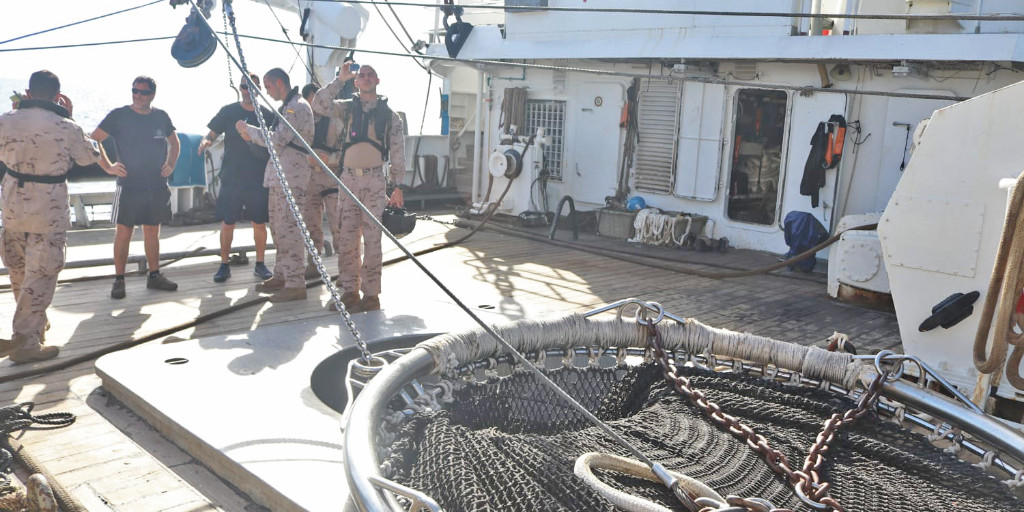 EUNAVFOR's tweet photo. 📣🇪🇺#OperationAtalanta encourages the continued implementation of #BMP5:
👉Joint Operation Centre monitors 24/7 the #NWIO
👉Get #EUNAVFOR voluntary registration scheme VRS on #MSHOA web: https://t.co/T2nYIDD0vp
👉Registration is quick, easy & free of charge
@CMF_Bahrain @UK_MTO https://t.co/ABryOCE4tq