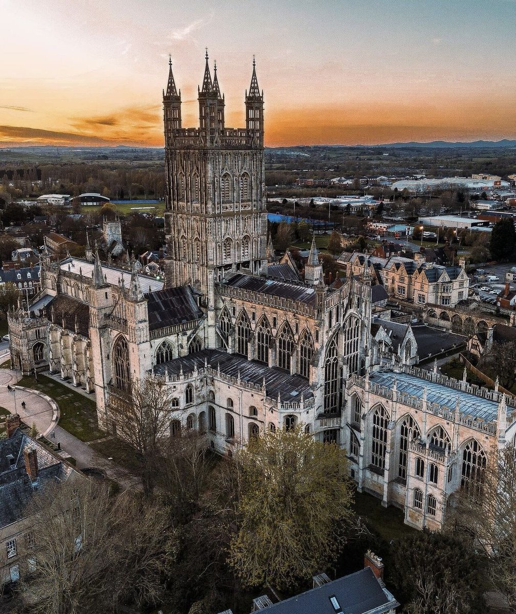 📸 @leevistal Another incredible shot of Gloucester Cathedral📍

Don’t forget to use #VisitGlosUK for the chance to be featured!

#Gloucestershire #gloucester #gloucestercathedral