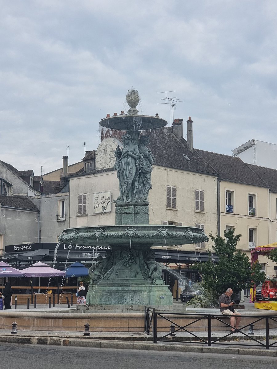 St_Eds_Trip's tweet photo. Arrived at Melun for the market https://t.co/yzkd0Q8bQS