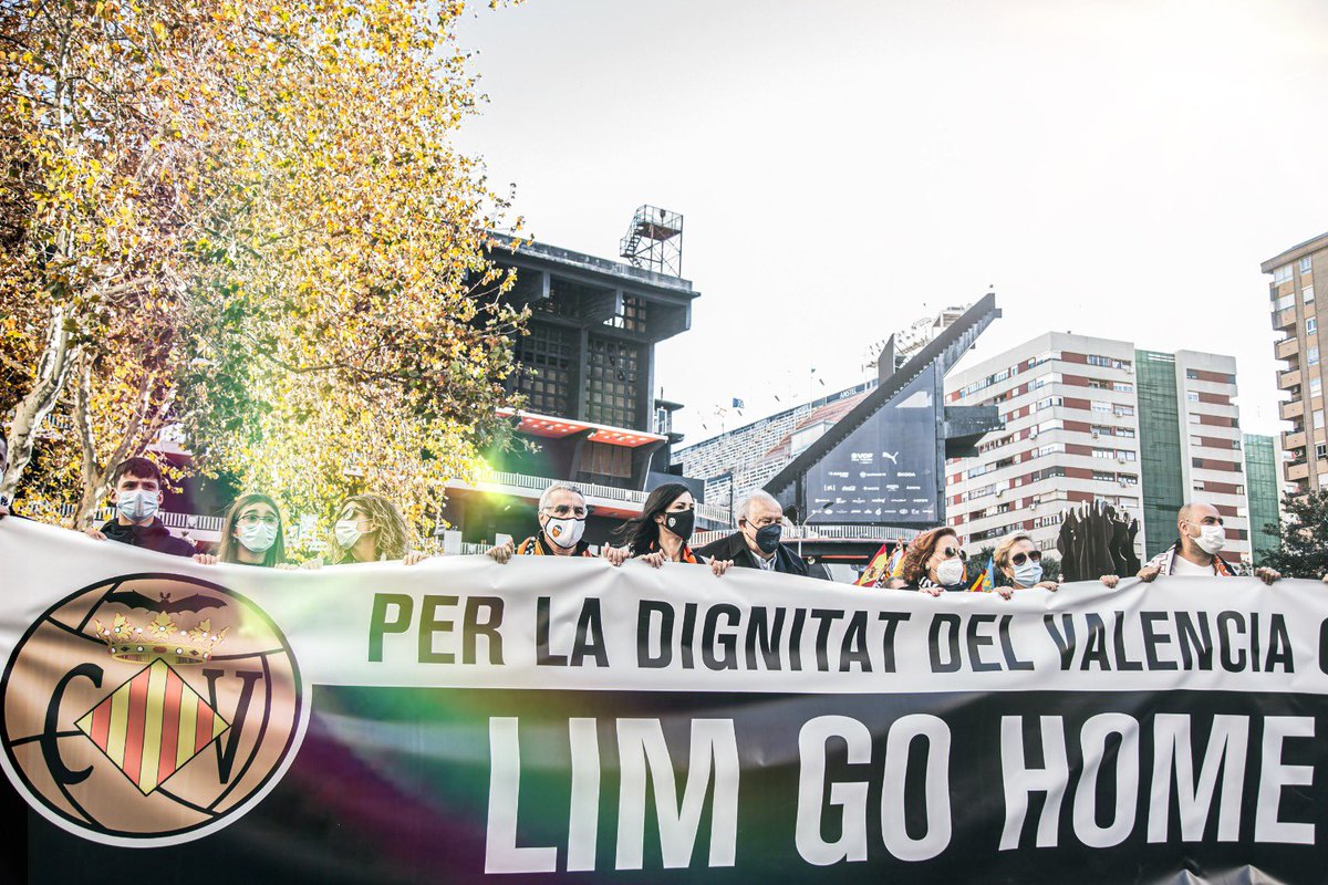 Generaldepie_'s tweet photo. 📢 No se trata de vencer, ni de convencer, se trata de DEFENDER un escudo, un legado, una historia que forjaron miles antes que nosotros y que nosotros le debemos a los que vendrán. Si no te representa este VCF, esta tarde no tienes nada mejor que acudir al Palau @generalitat https://t.co/PSS14sBjmR