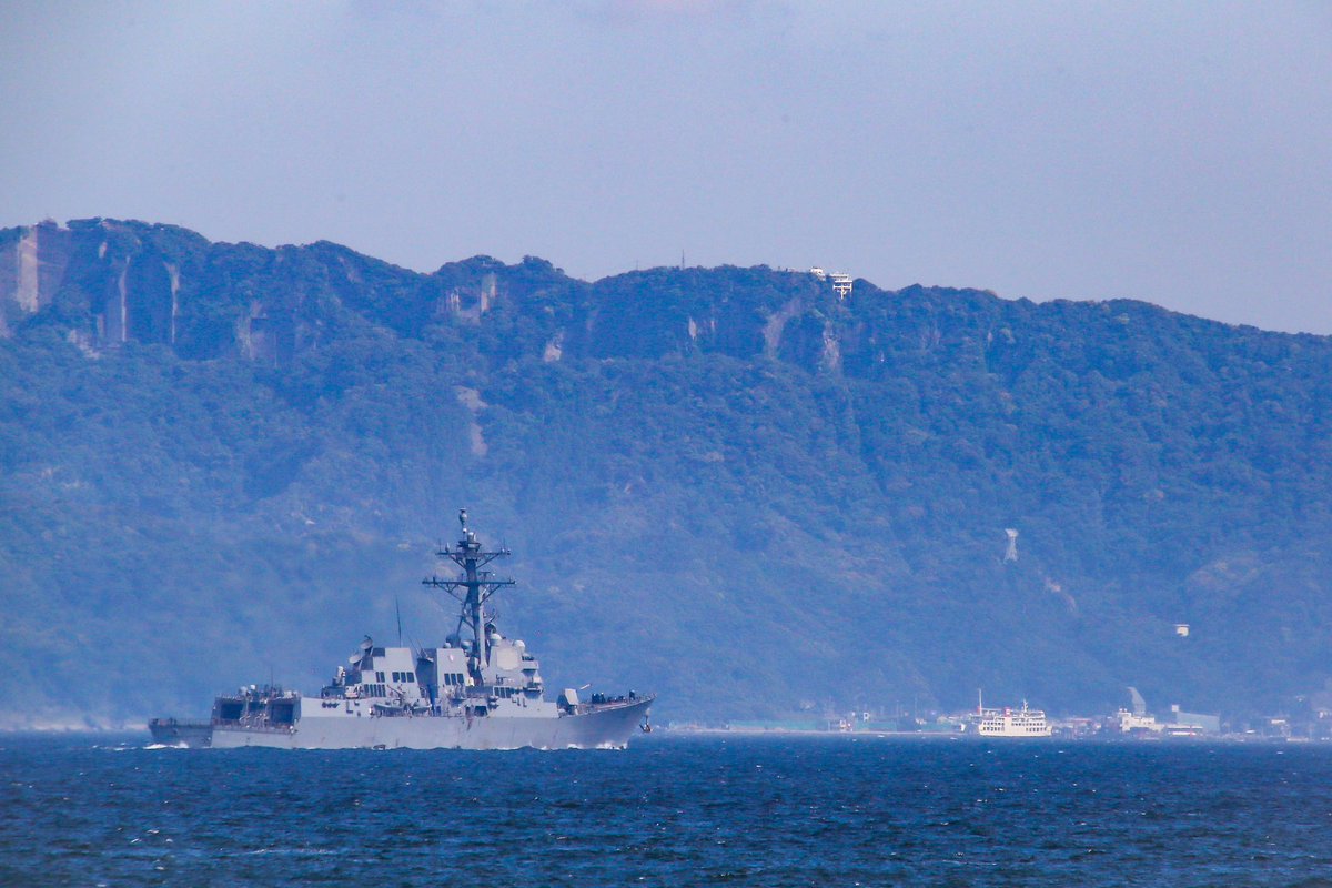 2023/6/17  
USS Wayne E. Meyer (DDG108)

鋸山をバックに東京湾を南下する
@DDG108