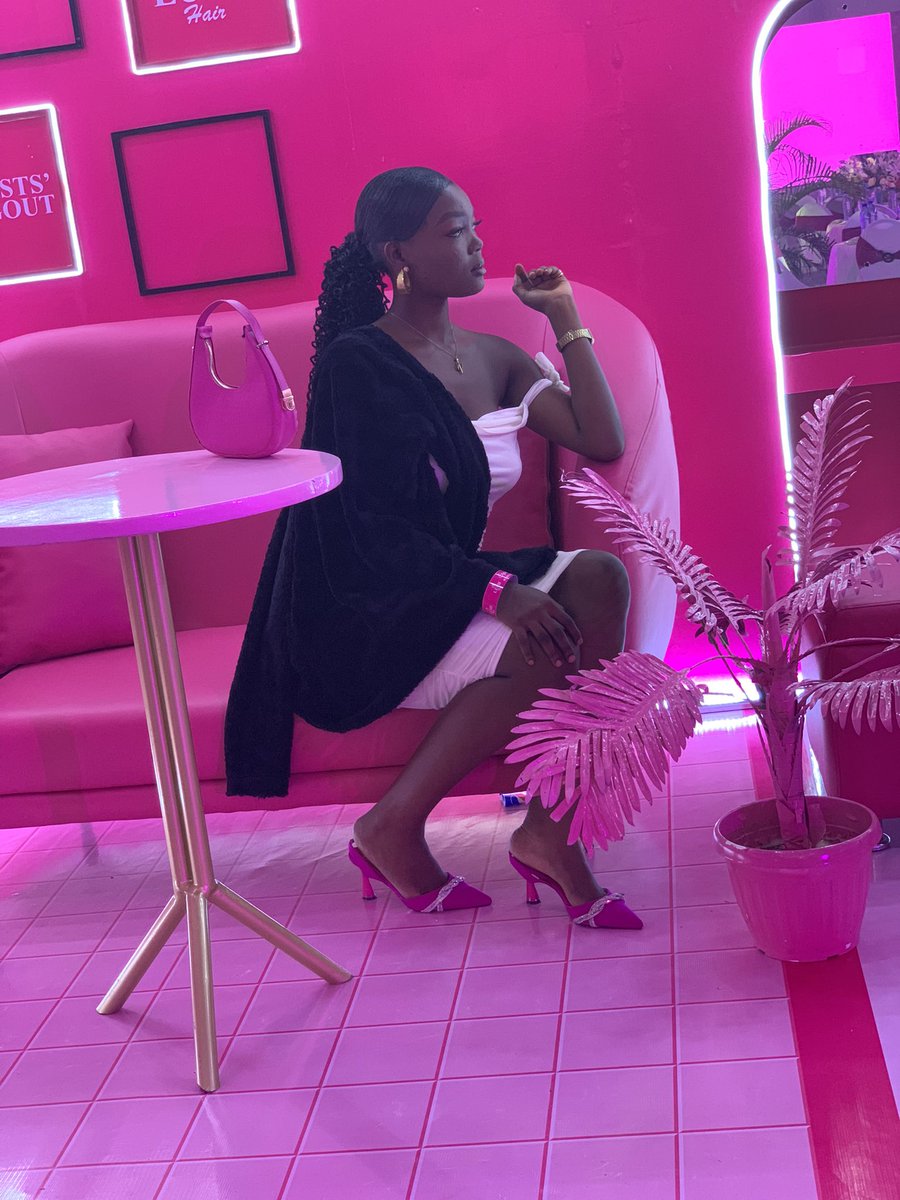 AugustPalace's tweet photo. A Proud Hairstylist 😍. 
Thank u @lushhairnigeria for the moment u gave all stylists in IBADAN 
.
#lushhairnigeria #lushhairstylisthangout #hangoutinibadan https://t.co/gBdrchZFiV
