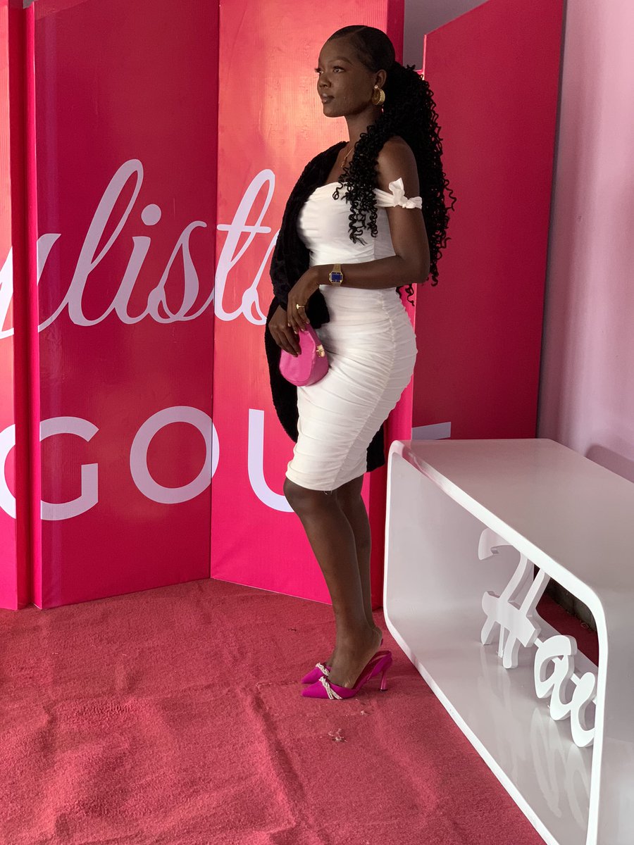 AugustPalace's tweet photo. A Proud Hairstylist 😍. 
Thank u @lushhairnigeria for the moment u gave all stylists in IBADAN 
.
#lushhairnigeria #lushhairstylisthangout #hangoutinibadan https://t.co/gBdrchZFiV