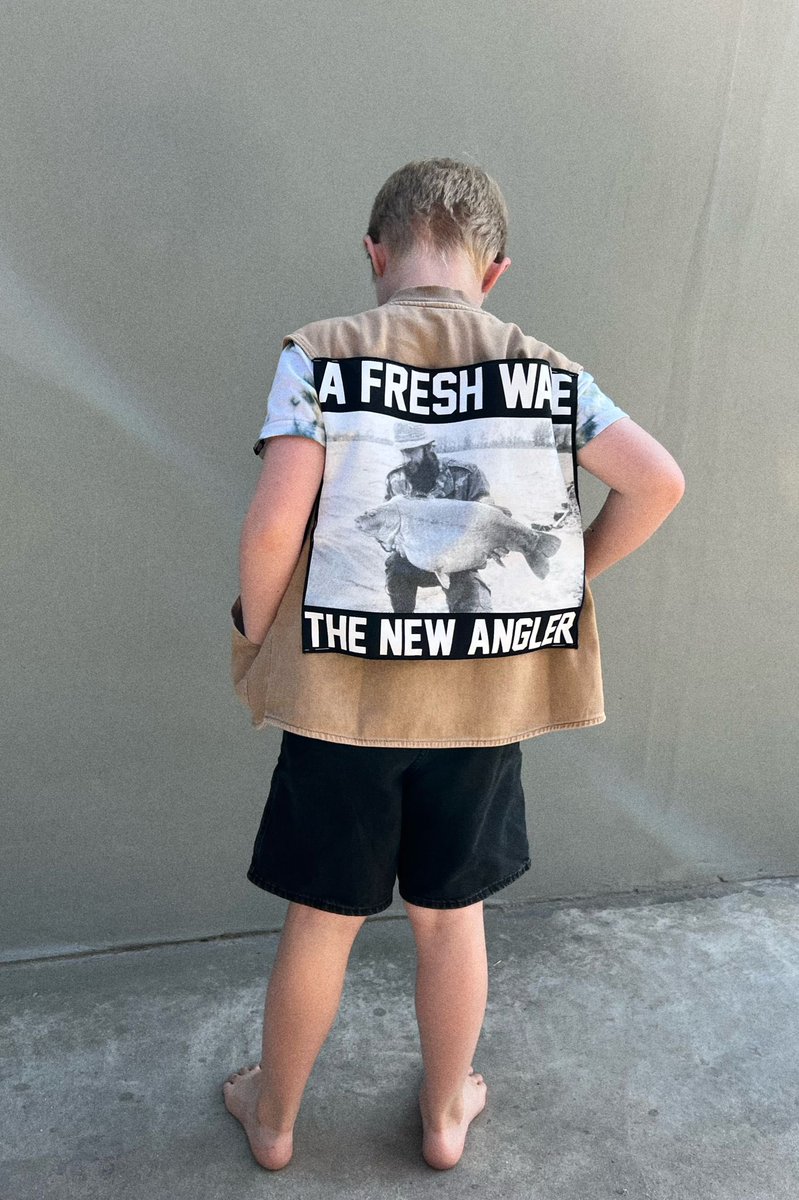 monkeytweeeeets's tweet photo. Got a dozen of these sick Fresh Wave backpatches in, here sewn on to our little one's body warmer but also fitting perfectly on the back of your camou and denim jackets. This is our punk/hardcore/metal roots coming through :-)

https://t.co/DEizmr8GvV https://t.co/PHtgu2zHwu