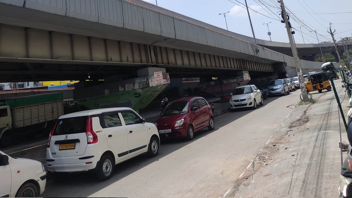 #dmart #attapur not following rules, they are allowing 4 wheeler parking on subway ..
@cyberabadpolice @CYBTRAFFIC @CPCyberabad 
#TelanganaTurns10 #TelanganaFormationDay #Hyderabad @vinay_vangala 
#roadsafety