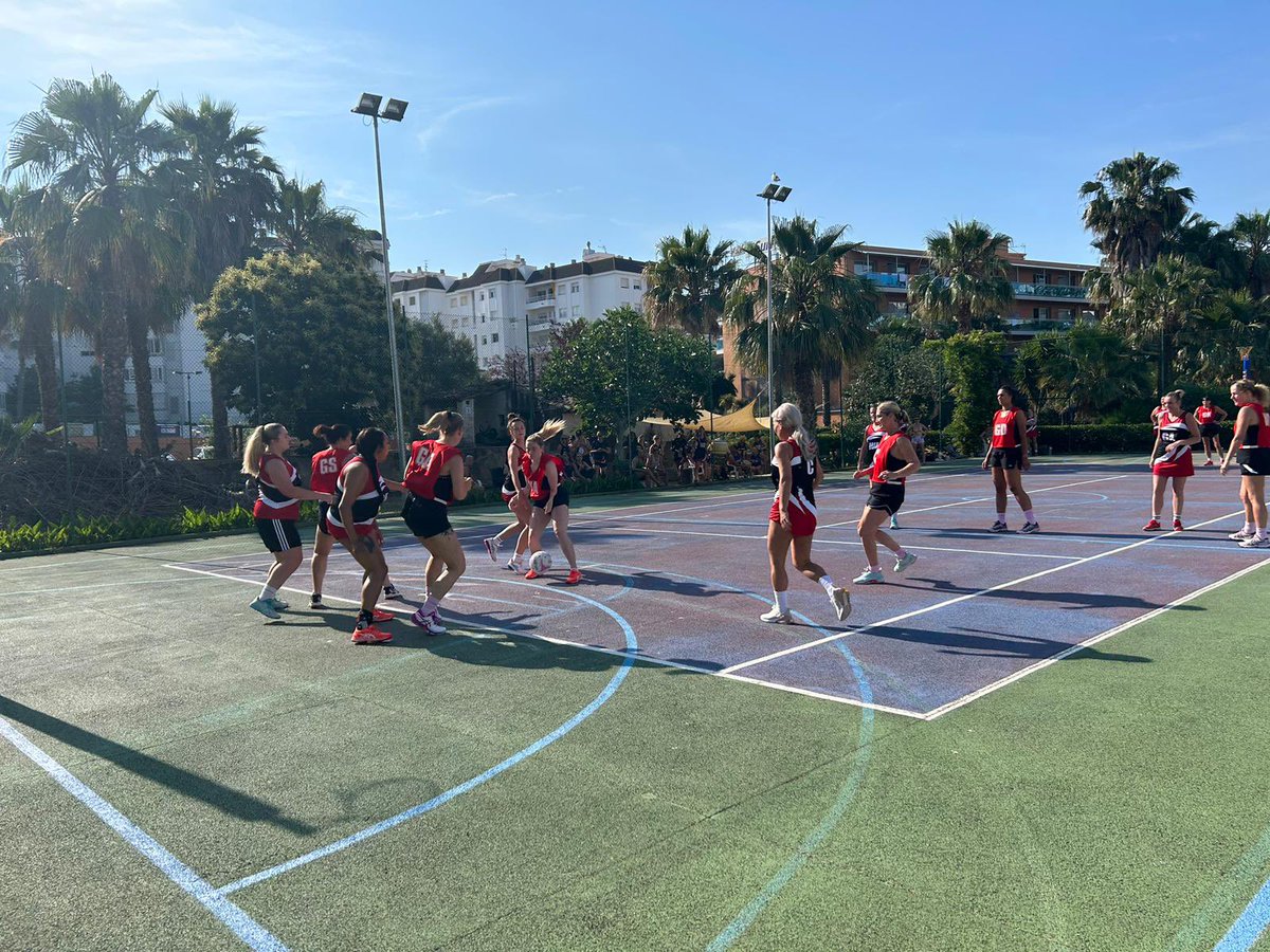 NetballSwp's tweet image. Final score against REBELS 12-2 to Daffo-fillies 

First win of the day 👏🏽 well done ladies 

#swpnetball #loretdemar