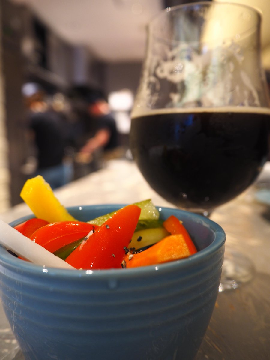 beer_jbja's tweet photo. 1Dozenです。
・ビールが飲める店
インポーターのビアキャッツさんコラボのリニューアル店！
@MD07328172 小さいながらも珍しい取り扱いビールとカリカリピザや車海老などのフードペアリングが楽しめる店舗。明るい接客と貴重なギールでとても居心地良いです！
@1Dozen1 #ビール #亀戸 #ビアキャッツ https://t.co/cb5qK0vS33