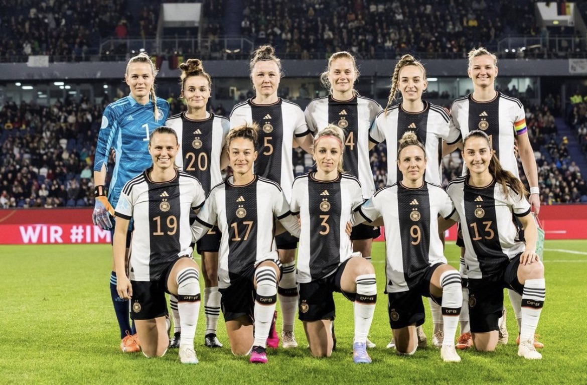 „Den Spaß am #Fußball kann uns #Flick nicht versauen ..
denn wir haben ja noch die #Frauen!
OLÉ OLÉ!“;)
#DFB #DFBTEAM #POLGER