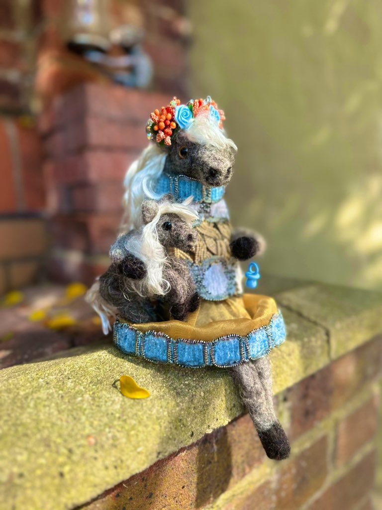 We made something truly one-of-kind #UKGiftHour #UKGiftAM 🥹 

👑 Hepzibah the herdwick horse &amp; her foal, the little Prince 💫✨

Made using ‘a-grade’ mulberry silk; rarebreed fleece &amp; vintage materials from #GameOfThrones 🎉

More here: etsy.com/shop/MiniMotle…

#handmadegift
