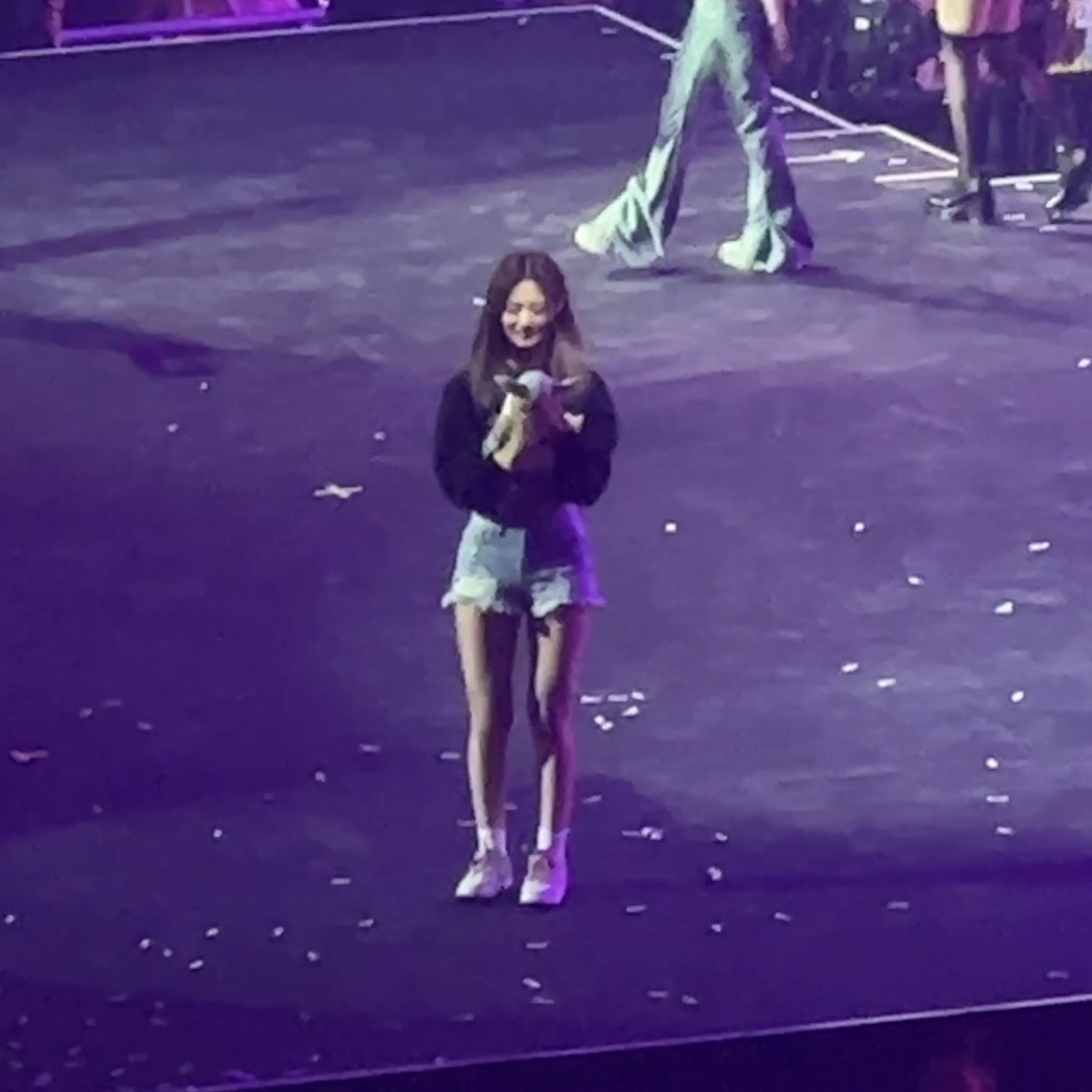 gl0wquake's tweet image. probably one of my favorite things from the night tzuyu I love you so much