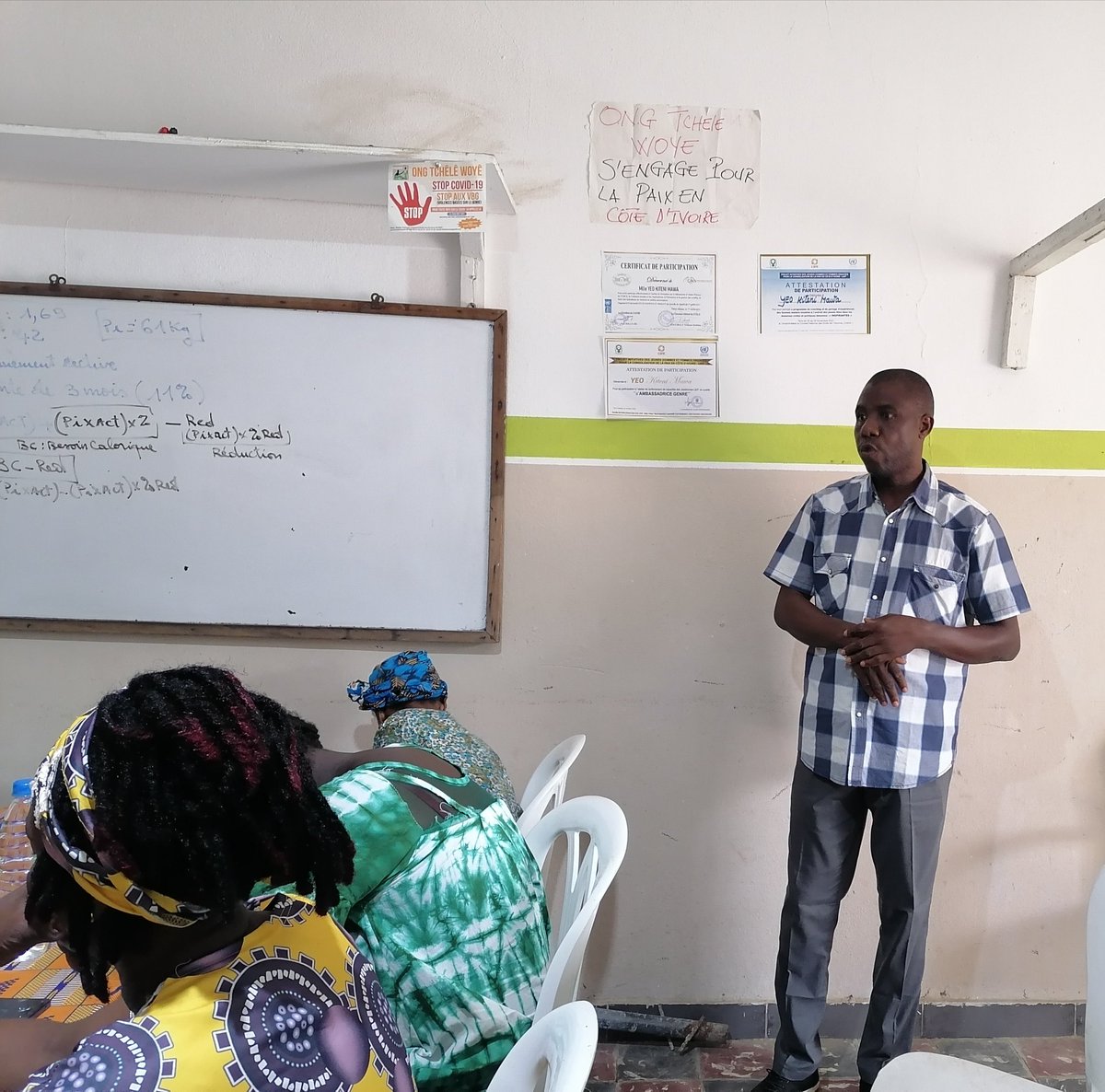 AILV1's tweet photo. 16-06-23
Formation des acteurs DDF par l'AILV en collaboration avec l'Ong TCHOLE WOYE. Thème : comment se reconstruire après un abus sexuel?
@AILV1
@Amazo0on
#TCHOLEWOYE
@lyma225
@yannpatrickK https://t.co/N58B9mVdR8