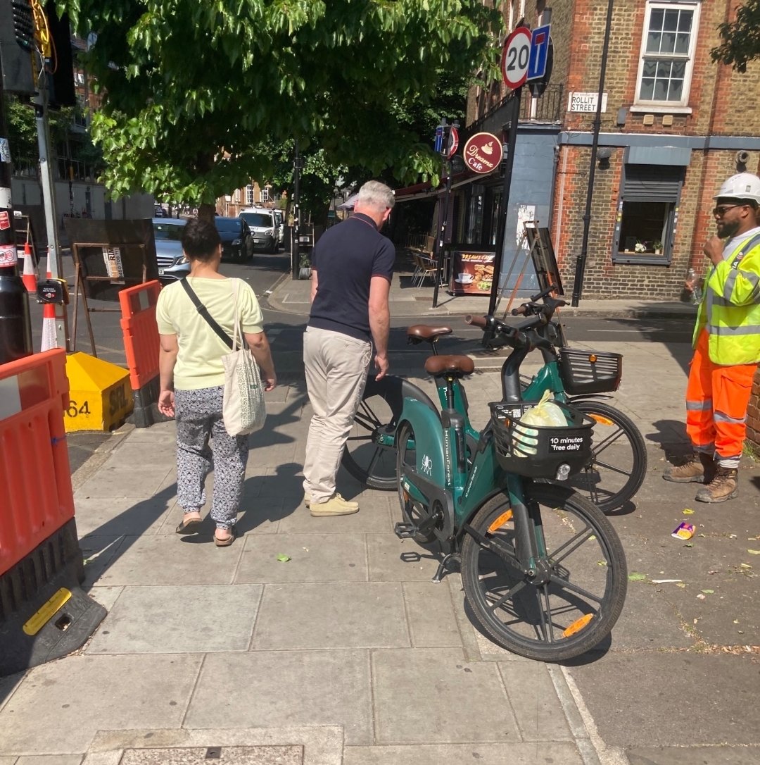 Tier 3 assessment with @CycleIslington and @Eurovia_UK Assessing the walking & cycling environment at works for accessibility and safety. Big thanks to the project team for invite to give feedback. @London_Cycling @willnorman @CCScheme @CLOCS @TransportForAll @ActiveTravelCre