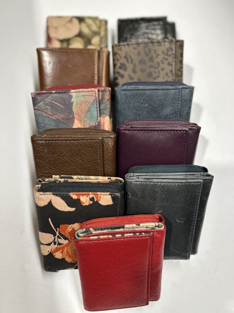 odilynchdesign's tweet photo. I have a great selection of leather wallets in my Etsy store https://t.co/g6sfAJeB3J

 #UKGiftHour #IKGiftAM #OnlineCraft #CraftBizParty https://t.co/kdZ8H0OhBr