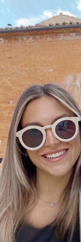 sorrisoeagarimo's tweet photo. Posees un abanico de respuestas mentales y emocionales inagotables. Derrochas empatía por los cuatro costados. Das todo y + en cualquier aspecto de tu vida. Siempre con los pies en la tierra, sin creerte más que nadie, sabiendo de donde vienes. Simplemente Graciñas @martajurado94 https://t.co/J0ddbSieok