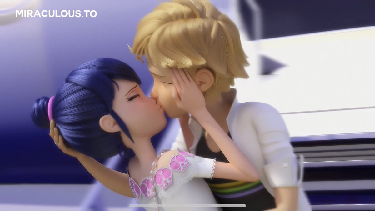 #MLBS5Spoilers Marinette and Adrien finally kissed but at what cost 😭
