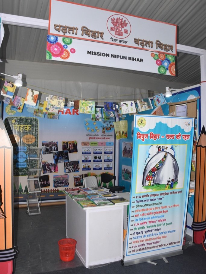 Info_Pune's tweet photo. सावित्रीबाई फुले पुणे विद्यापीठ येथे आयोजित प्रदर्शनात भारतातील उत्तम आणि अभिनव शैक्षणिक संकल्पना प्रदर्शित...

@MahaDGIPR 
#G20Pune https://t.co/bTmnS88X0S