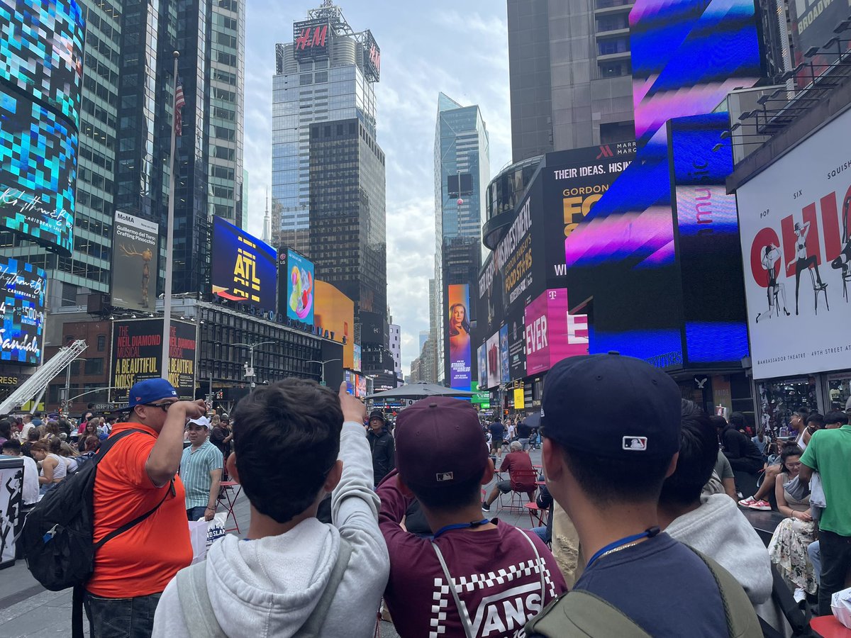 TIMES SQUARE! 🤩 #vvmstodcny2023 <a href="/zjgalvan/">Dr. Zandra Jo Galván 🩷</a> <a href="/LCortezGUSD/">Laura Cortez</a> <a href="/VistaVerdeGrizz/">Vista Verde</a> <a href="/GUSDEdServices/">Greenfield Union SD</a>