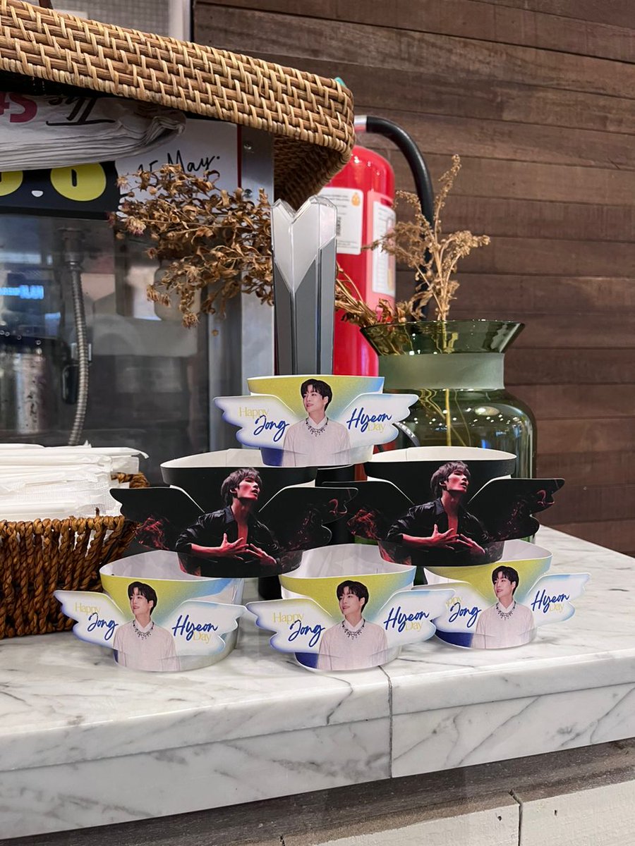 ☁️𝙒𝙞𝙩𝙝𝙞𝙣 𝙮𝙤𝙪 𝙞𝙨 𝙩𝙝𝙚 𝙇𝙄𝙂𝙃𝙏 𝙤𝙛 𝙖 𝙩𝙝𝙤𝙪𝙨𝙖𝙣𝙙 &𝙐

2023  Jonghyeon Birthday Project 🐢

📍Malaysia
🎂 15 May Cafe, MyTown
🗓️ 17 June 2023 (Saturday)
⏰️12.00pm-5.00pm 

#OurBrightestLightKimJongHyeon #KimJonghyeon  #김종현 #NUEST  #뉴이스트