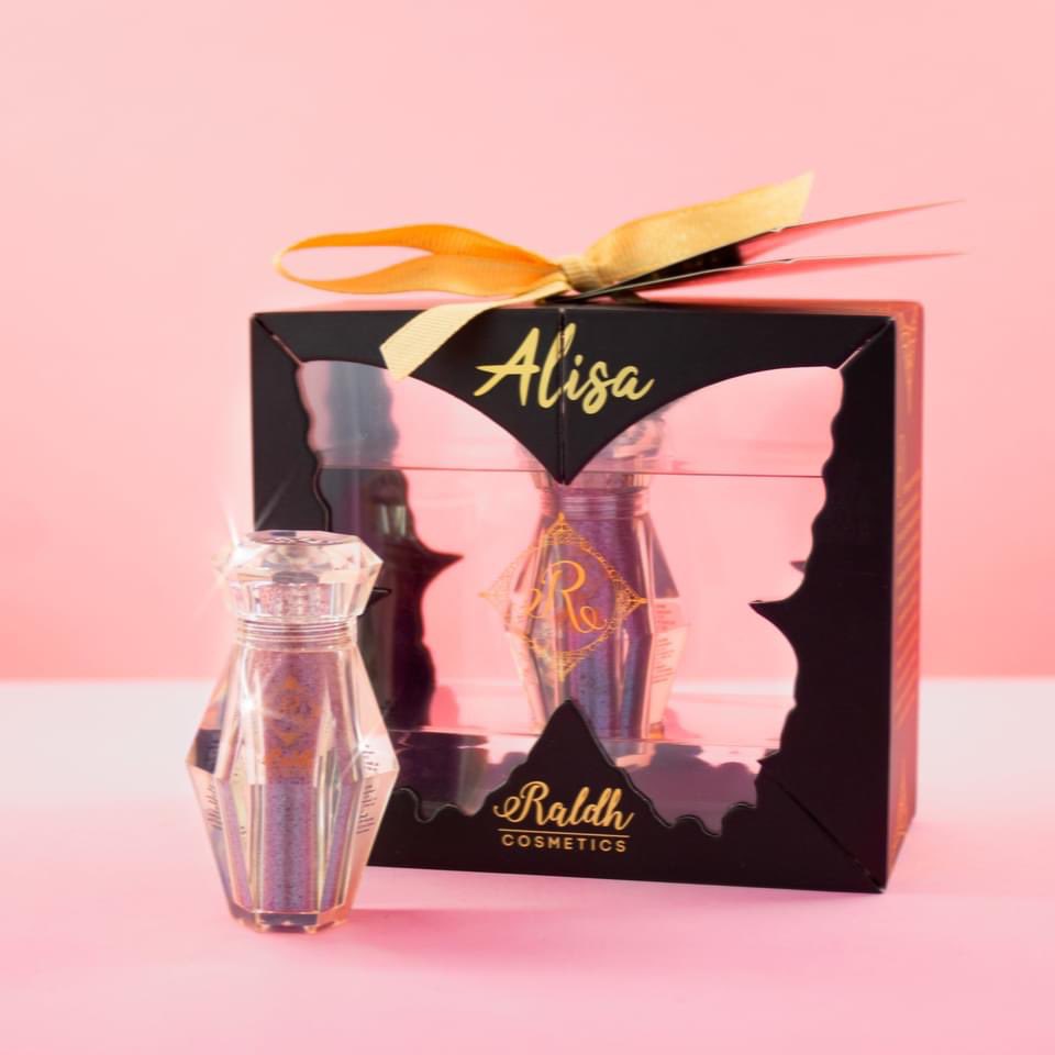 raldhcosmetics's tweet photo. Alisa: hada de la Victoria🏆 este Fairy Fantasy Pigment de tonalidad base violeta con reflejo azul y rosa es el complemento ideal para tus looks de noche💃🏻🕺🏽✨

Este tono y más los encuentras con el 50% de descuento todo junio, ¿ya tienes el tuyo?🤩

#RaldhCosmetics https://t.co/tkCaOoCSjf