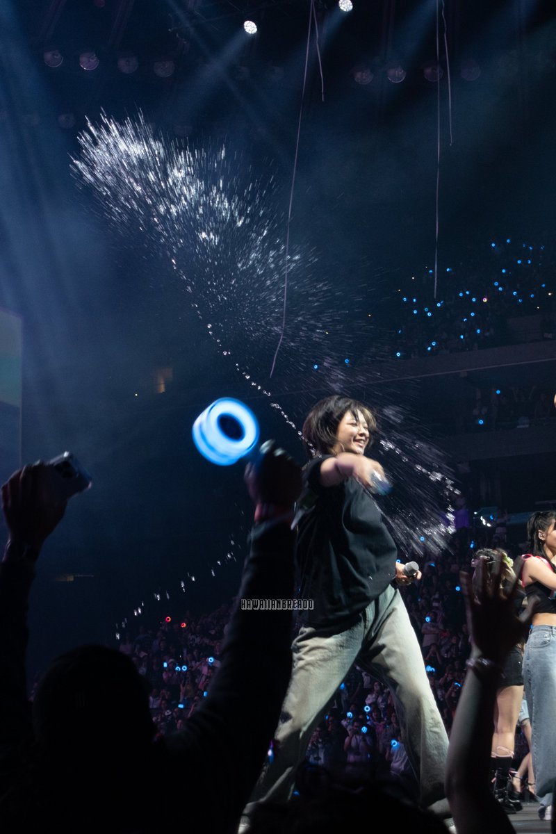 Hourly Jeongyeon on Twitter "I want Jeongyeon to throw water at me