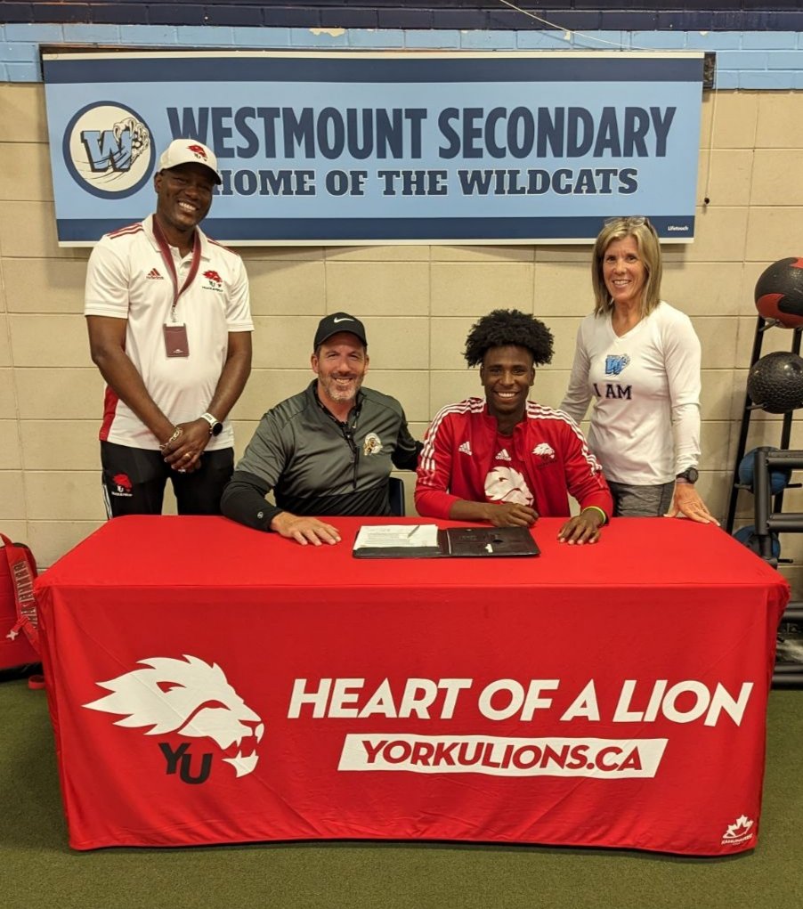 RobinBailey32's tweet photo. Thanks @Westmount_HWDSB staff and coaches for all you have done for our family through the last 10 years!  Excited for this next phase with @yorkulions for Judah! https://t.co/9ZXwRUPccE